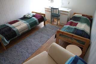 Отели типа «постель и завтрак» Opintola Bed & Breakfast Norinkylä Двухместный номер с 2 отдельными кроватями и общей ванной комнатой-7
